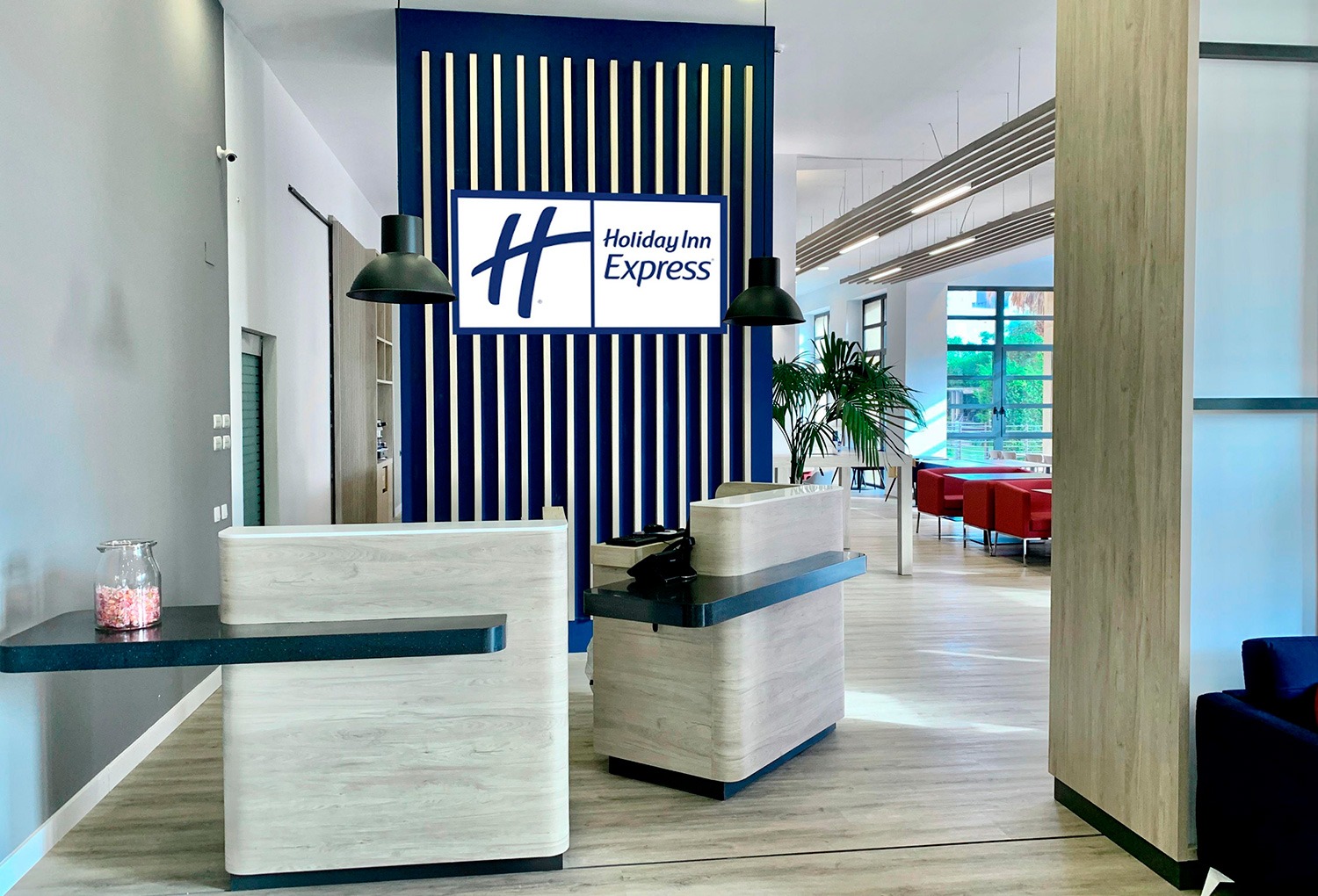 https://decostudio.com/en/our-projects/hotel-holiday-inn-ciudad-de-las-ciencias/