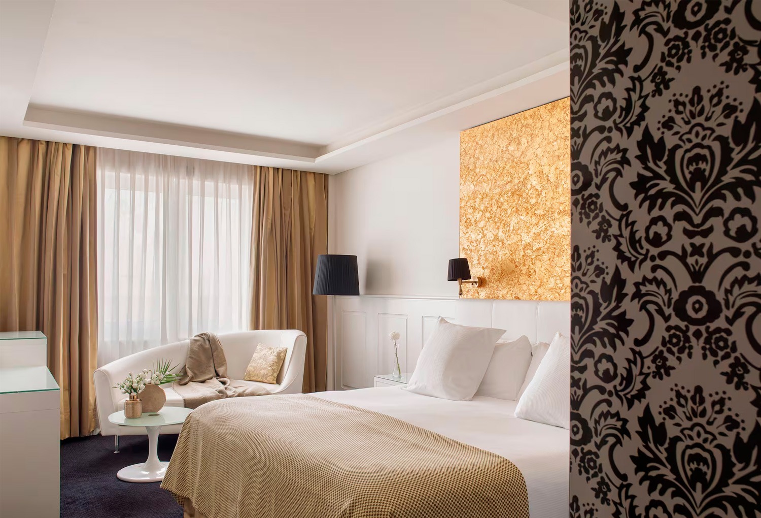 https://decostudio.com/en/our-projects/hotel-colon-gran-melia/