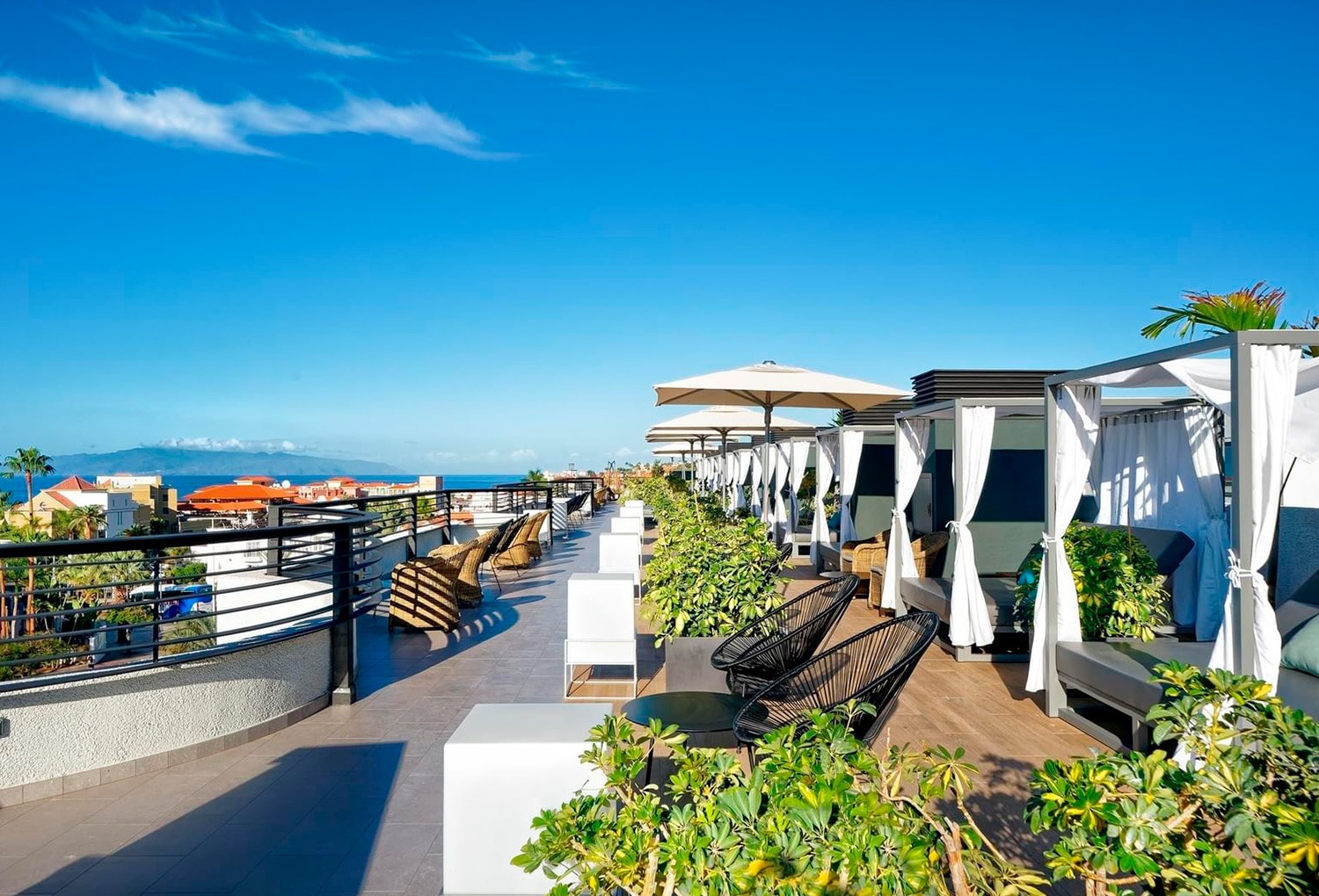 https://decostudio.com/en/our-projects/hotel-labranda-suites/