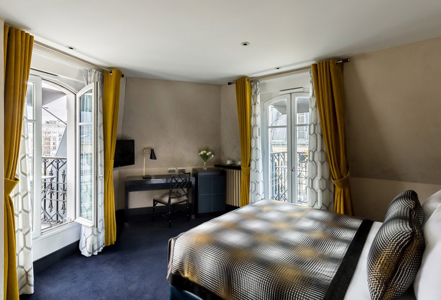 https://decostudio.com/en/our-projects/room-mate-paris/